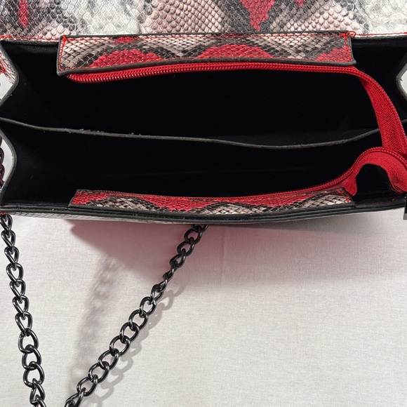 Affordable Fashion Finds Red and Gray Snake Print Shoulder Bag - Picture 7 of 7